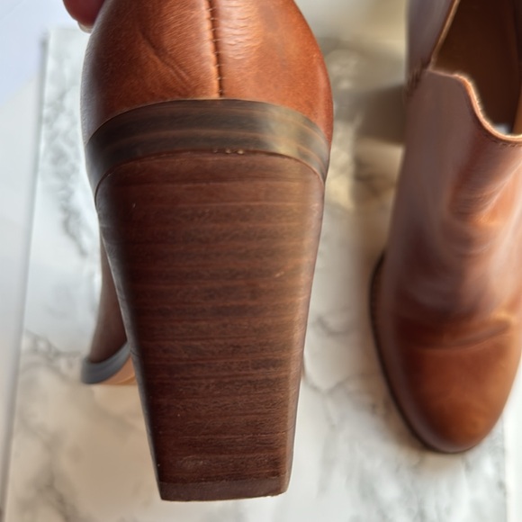 Crown Vintage Firiat Bootie size 9 Color Cognac NWOT - Picture 9 of 12